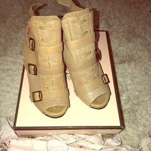 Juicy Couture bootie pump